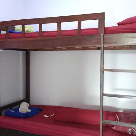 Tiga Dua Homestay Yogyakarta Exterior photo