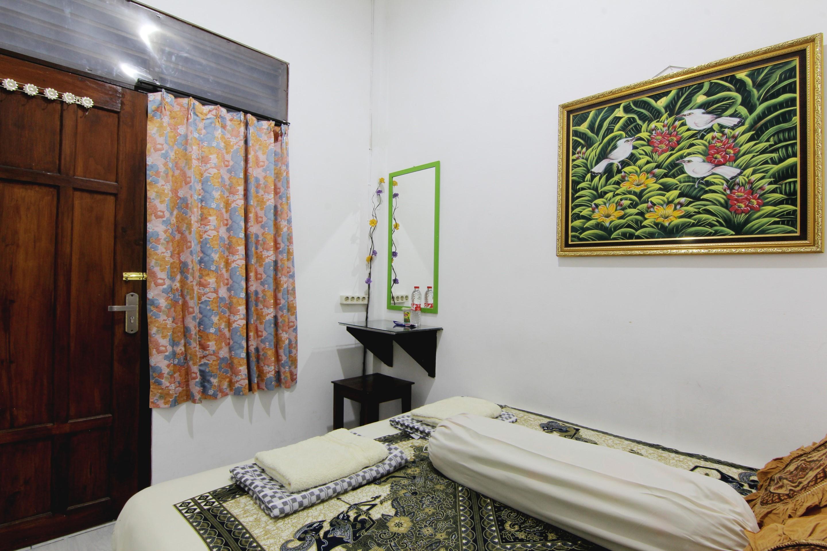 Tiga Dua Homestay Yogyakarta Exterior photo