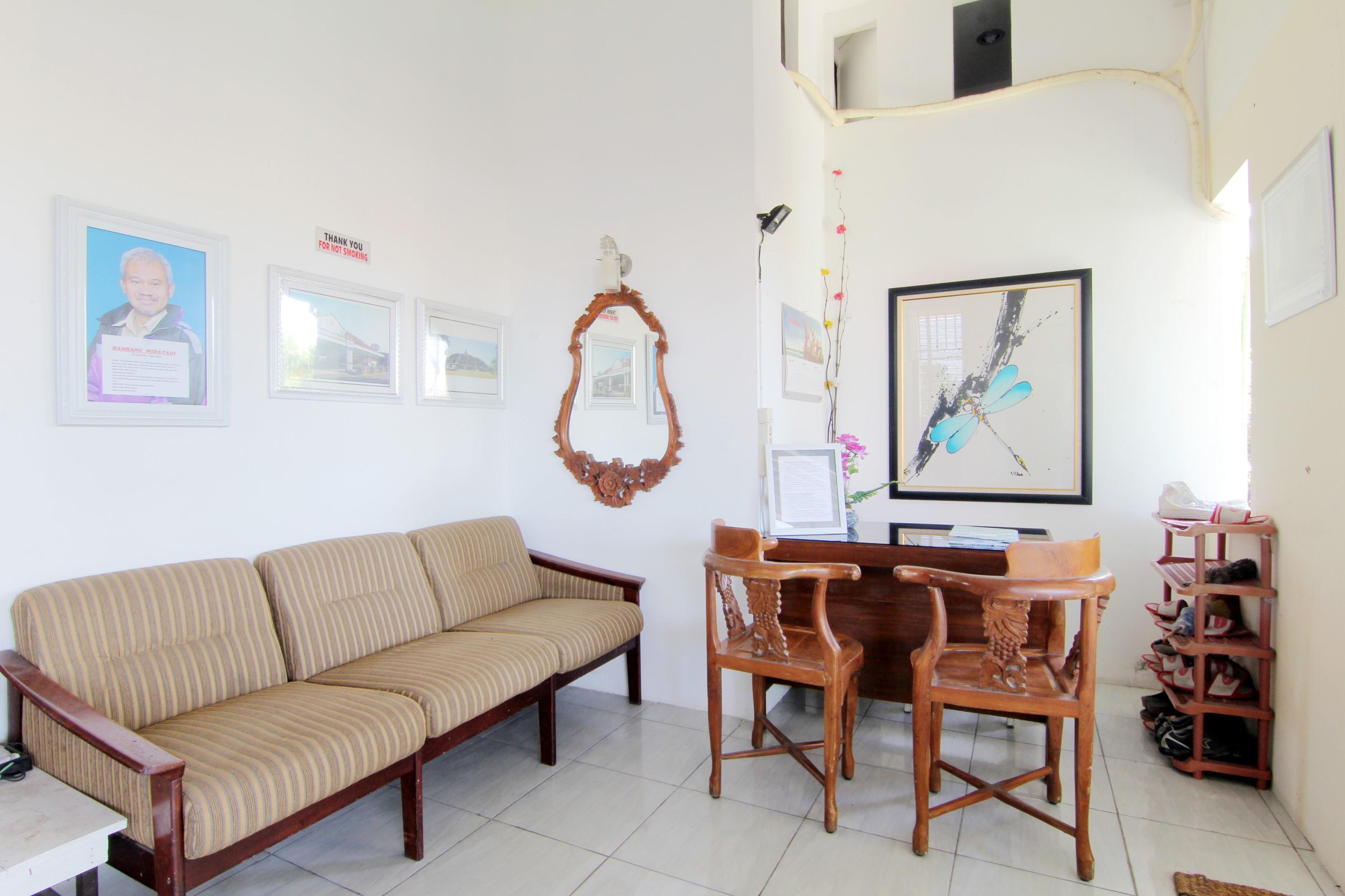 Tiga Dua Homestay Yogyakarta Exterior photo