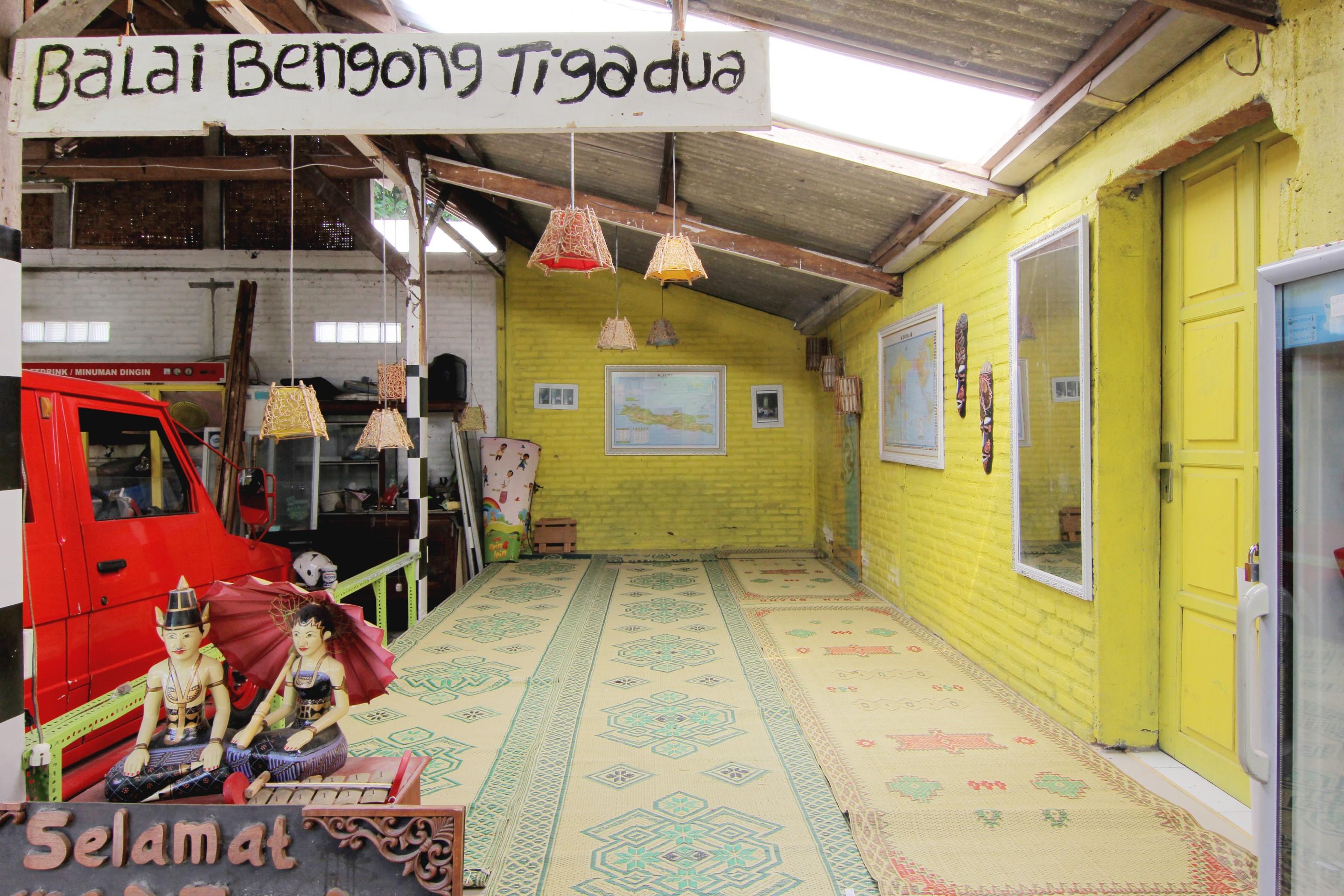 Tiga Dua Homestay Yogyakarta Exterior photo