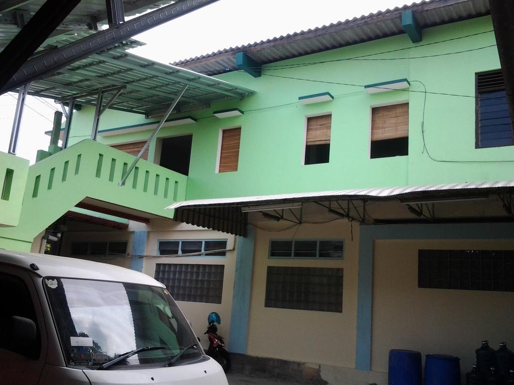 Tiga Dua Homestay Yogyakarta Exterior photo