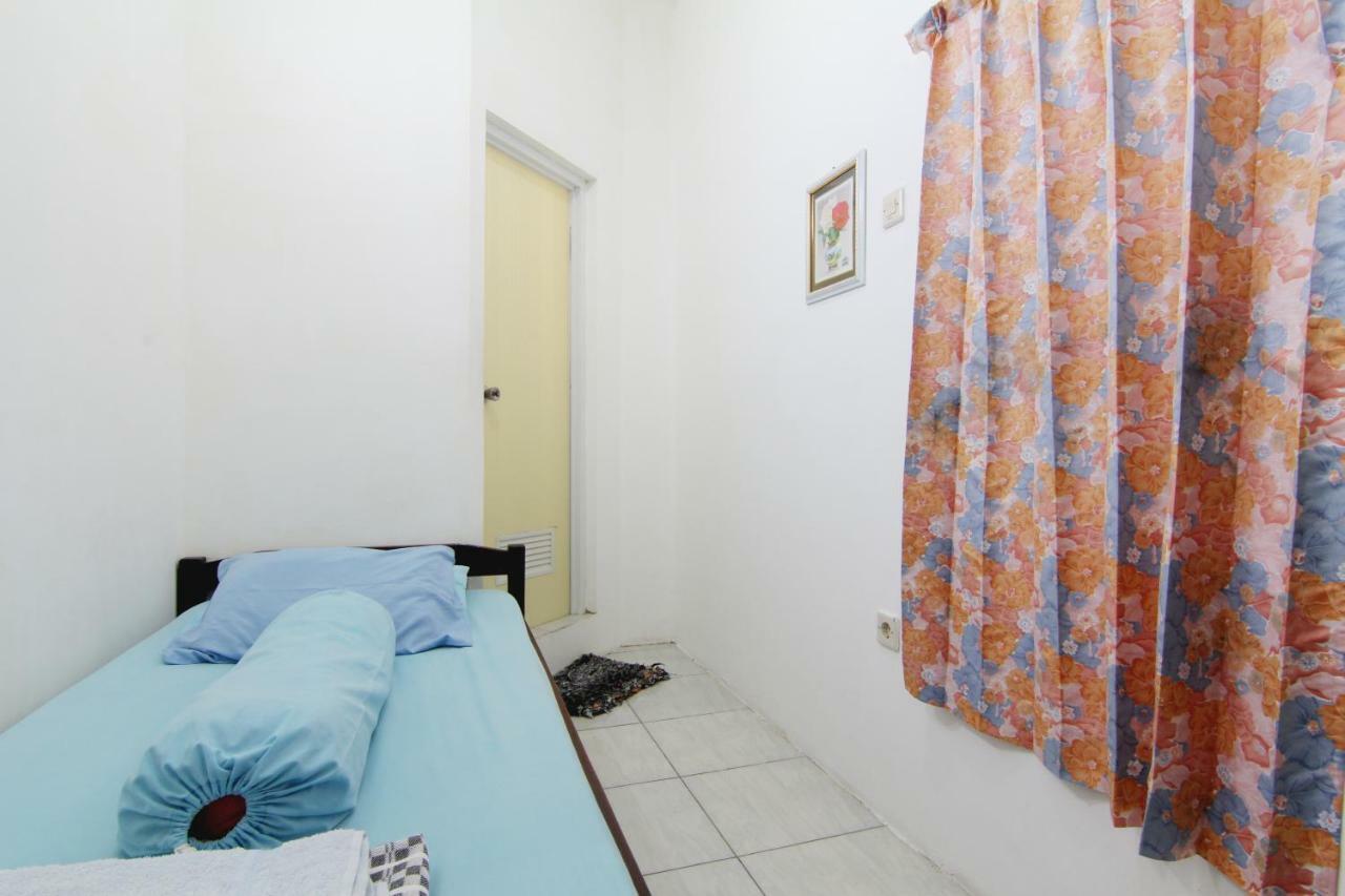 Tiga Dua Homestay Yogyakarta Exterior photo