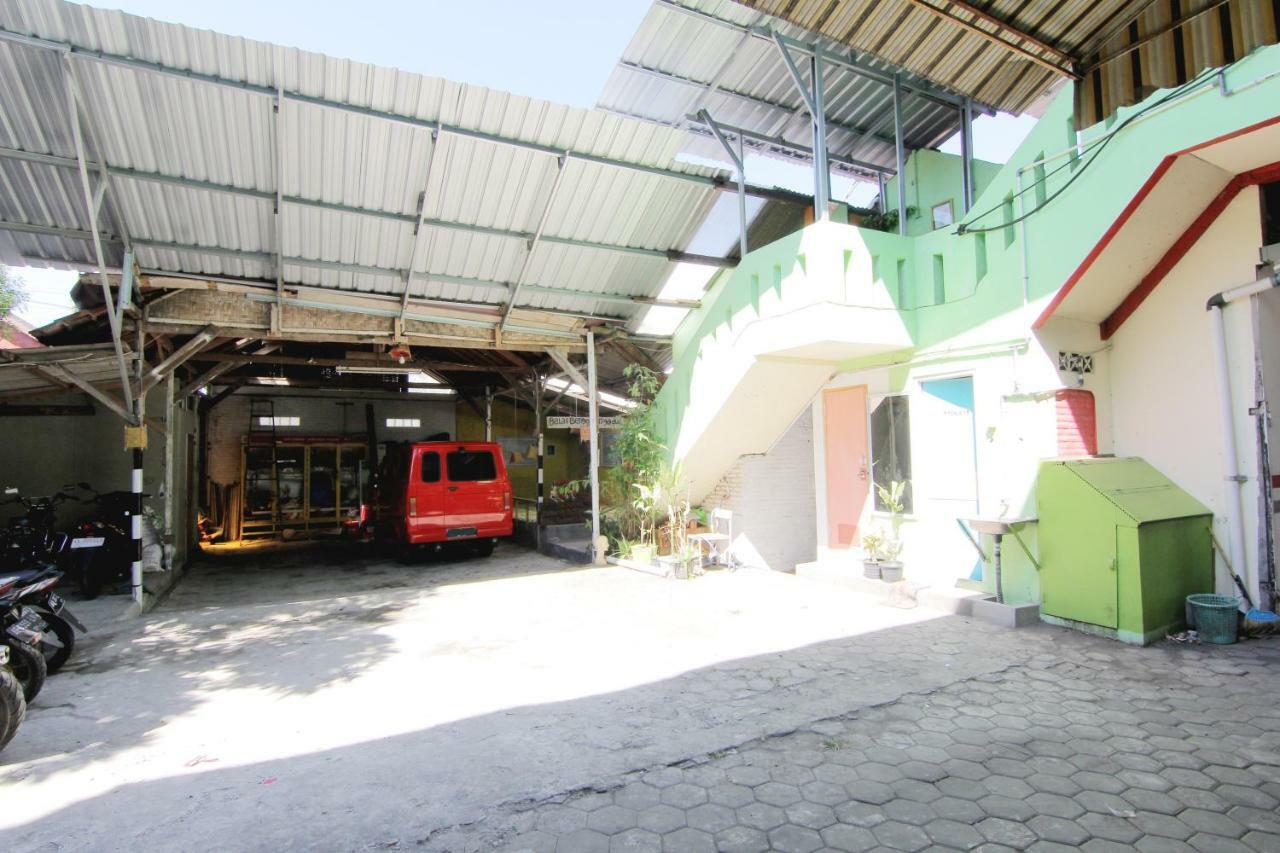 Tiga Dua Homestay Yogyakarta Exterior photo