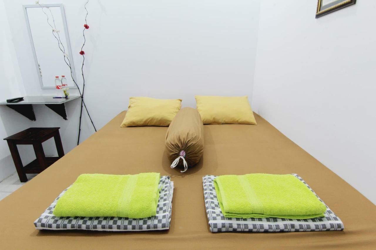 Tiga Dua Homestay Yogyakarta Exterior photo