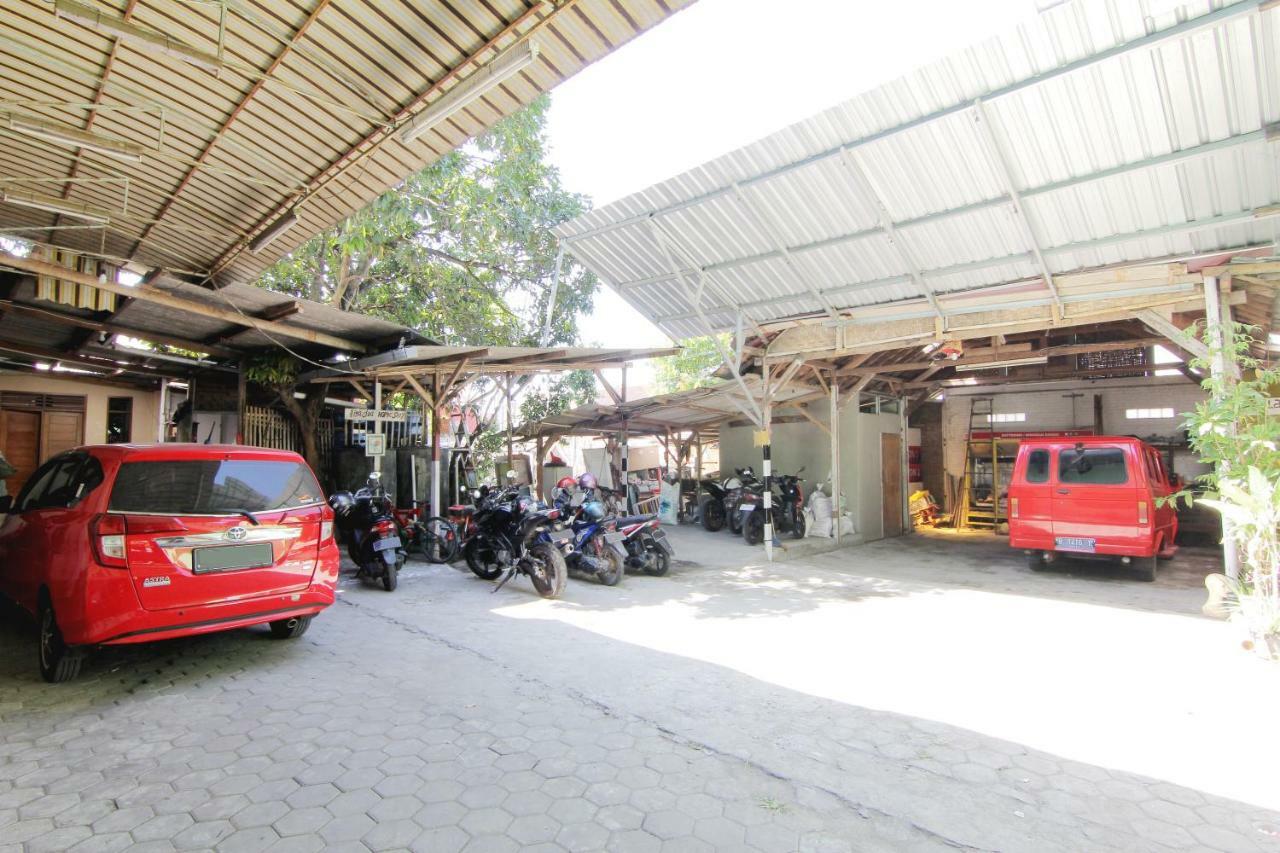 Tiga Dua Homestay Yogyakarta Exterior photo